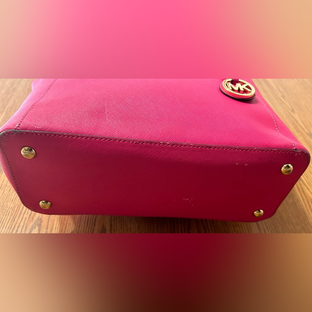 Michael Kors Textured Saffiano Pink Leather Jet Set Tote - Picture 5 of 13